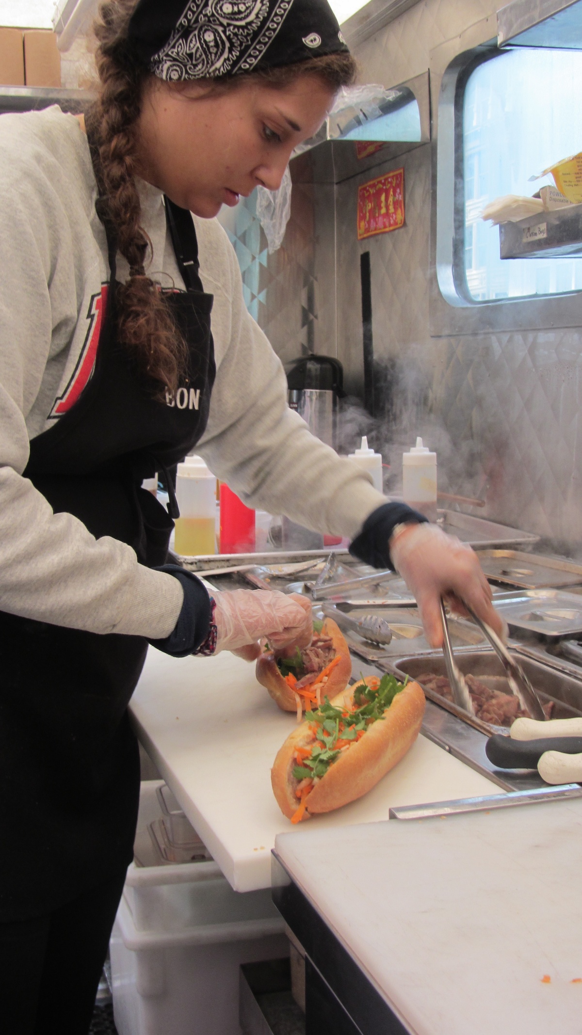 Food truck team with clear roles at service